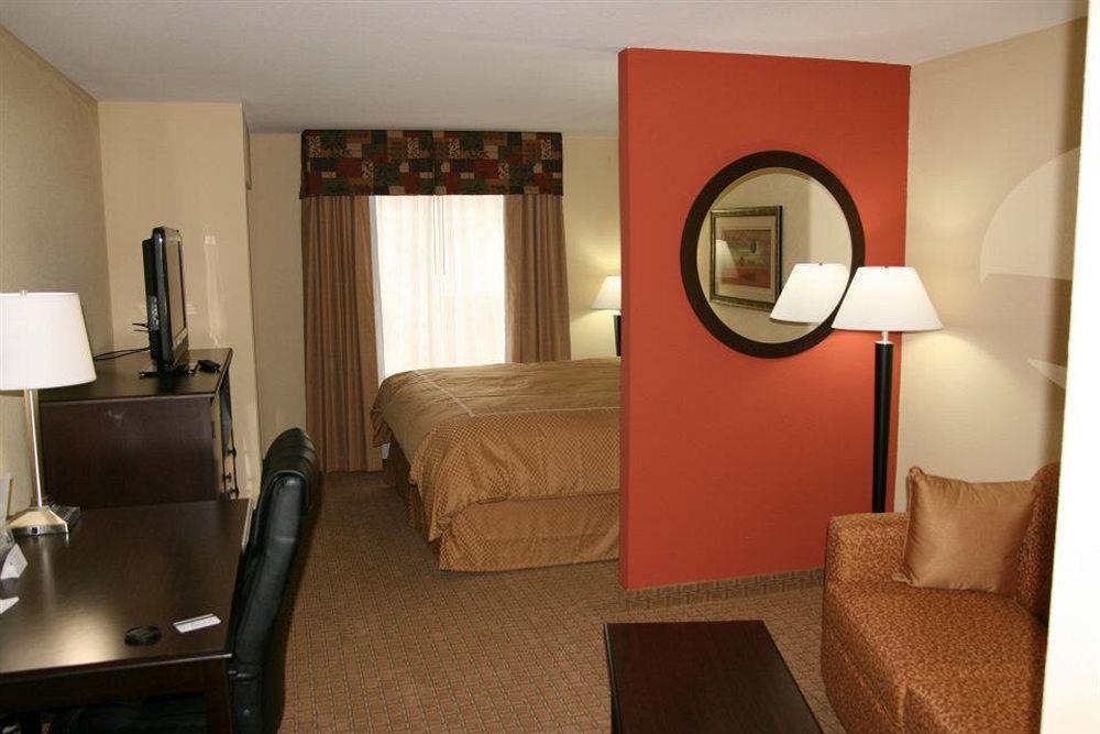 Comfort Suites Bloomington I-55 And I-74 Ngoại thất bức ảnh